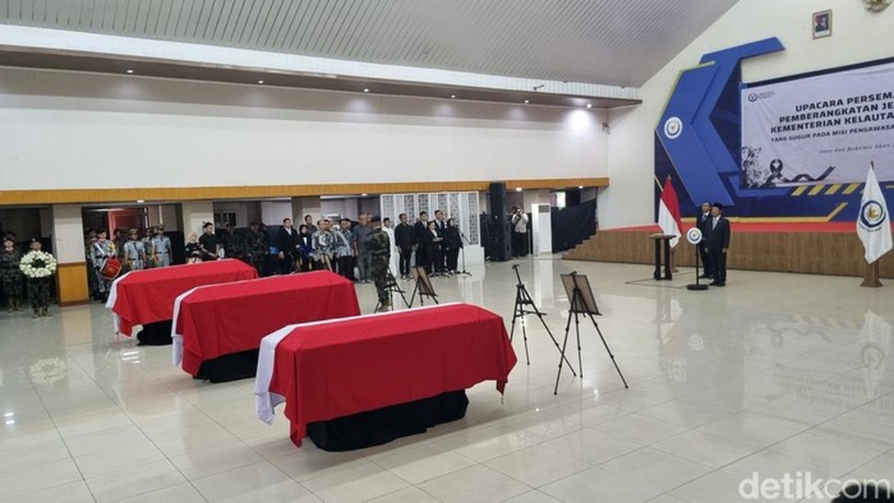 KKP Gelar Penghormatan Terakhir untuk 3 Korban Pesawat ATR 42-500 yang Jatuh di Maros KKP Gelar Penghormatan Terakhir untuk 3 Korban Pesawat ATR 42-500 yang Jatuh di Maros