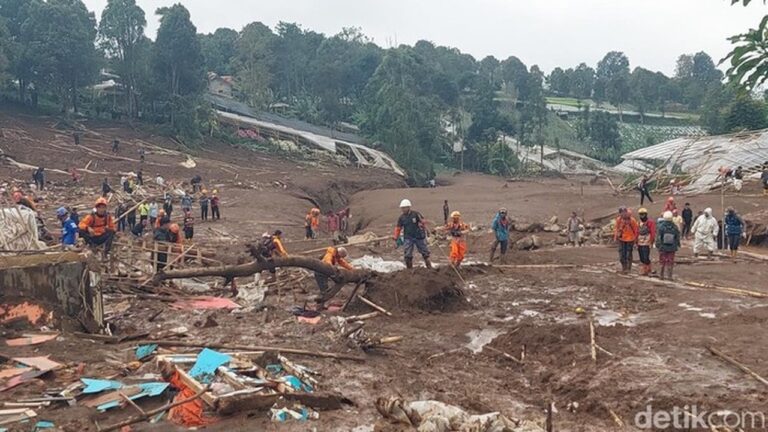Operasi SAR 24 Jam Non-Stop, Prioritas Evakuasi 79 Korban Longsor Cisarua Bandung Barat