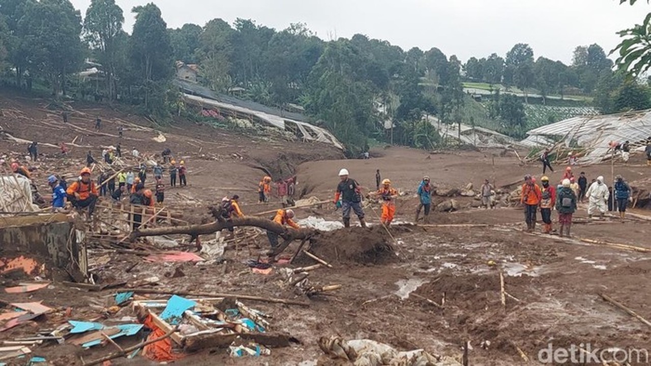 Operasi SAR 24 Jam Non-Stop, Prioritas Evakuasi 79 Korban Longsor Cisarua Bandung Barat