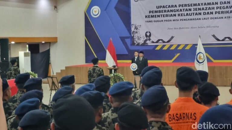 KPK Berikan Beasiswa untuk Anak Korban Pesawat ATR 42-500 sebagai Bentuk Penghargaan KPK Berikan Beasiswa untuk Anak Korban Pesawat ATR 42-500 sebagai Bentuk Penghargaan