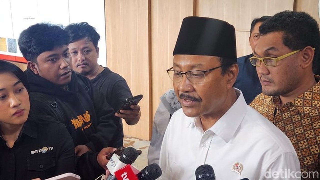 Mensos Gus Ipul Pastikan Bantuan Santunan dan Perbaikan Rumah untuk Korban Longsor Cisarua