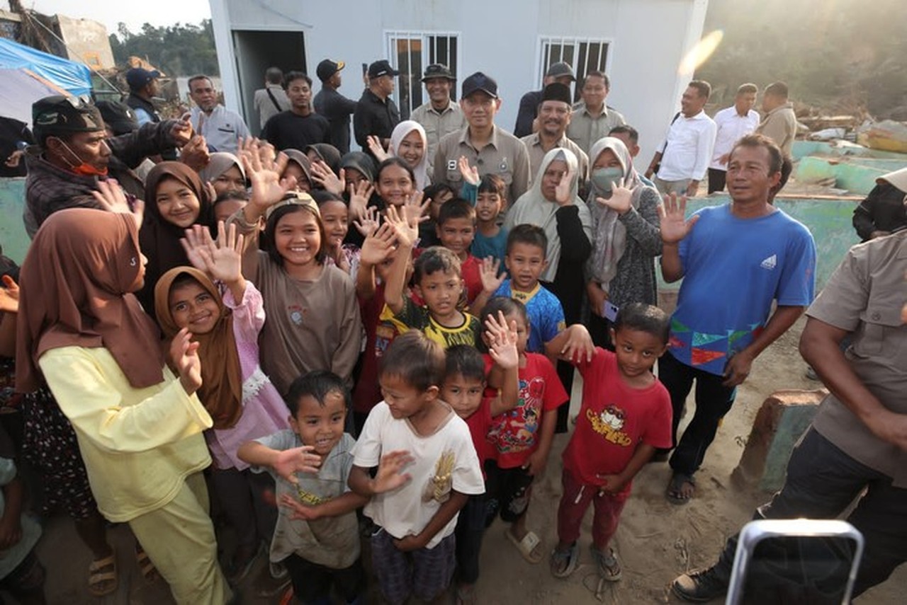 AHY Tinjau Rumah Modular dan Salurkan Bantuan Beras untuk Warga Terdampak Bencana di Aceh Tamiang