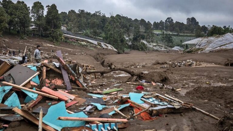 Longsor Cisarua Bandung Barat: 25 Jenazah Ditemukan, Puluhan Warga Masih Hilang