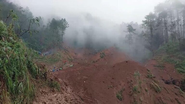 Bapak dan Anak Tertimbun Longsor Saat Bertani di Pemalang, Pencarian Terkendala Cuaca