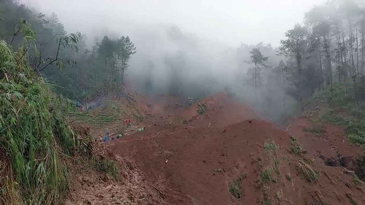 Bapak dan Anak Tertimbun Longsor Saat Bertani di Pemalang, Pencarian Terkendala Cuaca