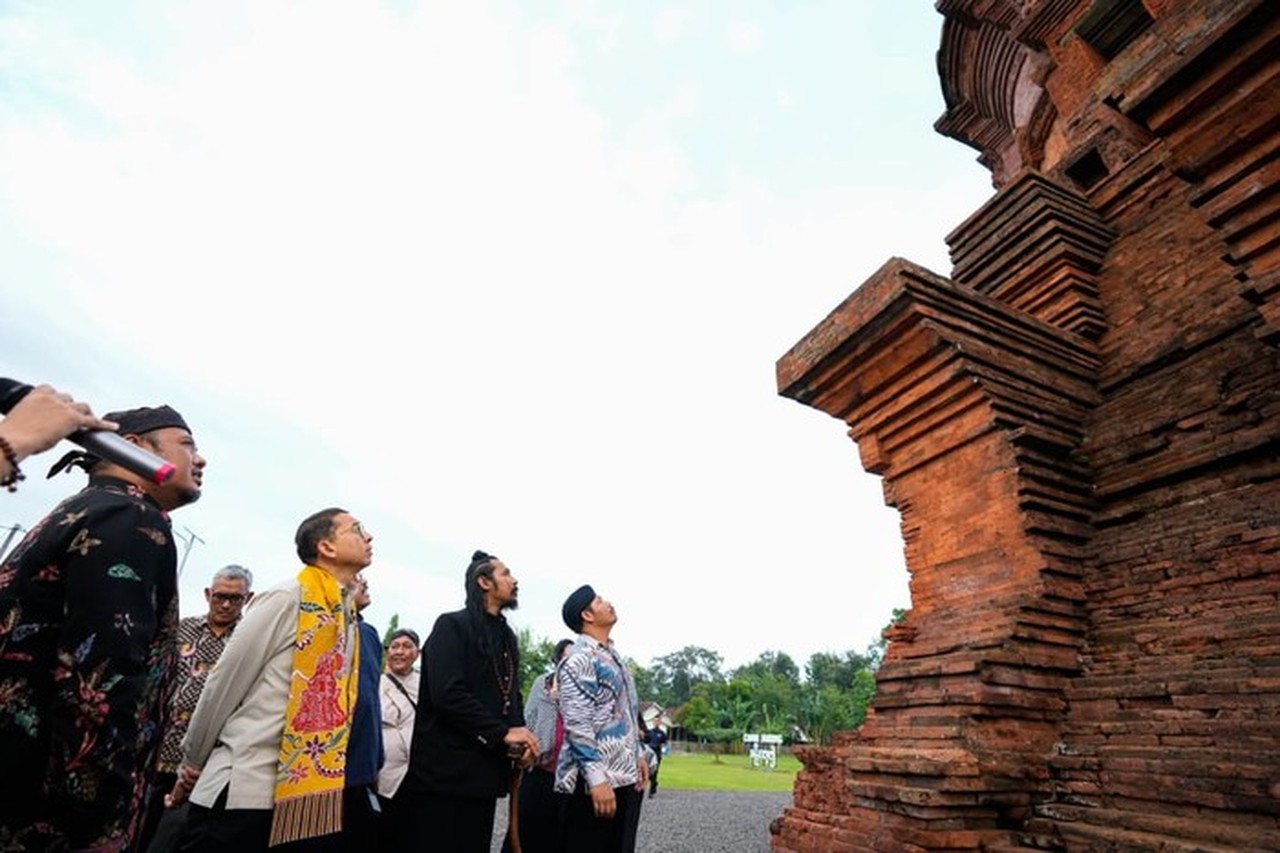 Menbud Fadli Zon Tinjau Candi Jabung, Dorong Pelestarian Budaya Berkelanjutan di Probolinggo