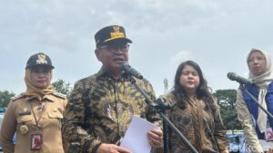 Gubernur DKI Jakarta Pantau Pengerukan Kali Sepak, Waspadai Potensi Hujan Tinggi Besok
