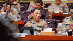 Kapolri Jenderal Sigit Tegas Tolak Polisi di Bawah Kementerian, Ketua Komisi III DPR: Menyala!