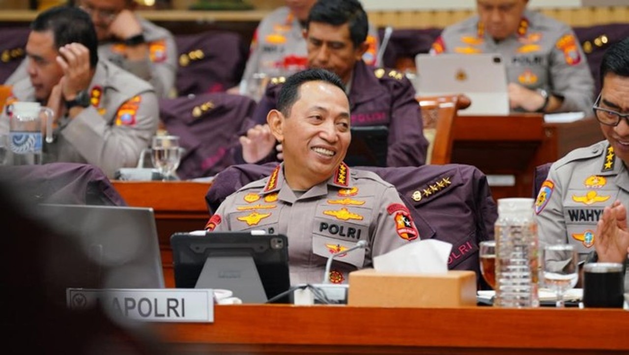 Kapolri Jenderal Sigit Tegas Tolak Polisi di Bawah Kementerian, Ketua Komisi III DPR: Menyala!