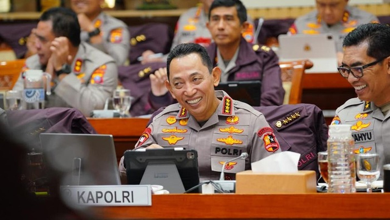 Kapolri Paparkan Capaian Desk Ketenagakerjaan Polri, Raih Penghargaan Internasional Kapolri Paparkan Capaian Desk Ketenagakerjaan Polri, Raih Penghargaan Internasional