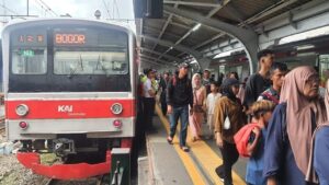 Lansia Diduga Lecehkan Penumpang Wanita di KRL, KAI Commuter Masukkan ke Daftar Hitam