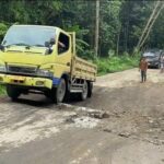 Jalan Raya Lebak Amblas 5 Meter Akibat Pergerakan Tanah, Lalu Lintas Terganggu