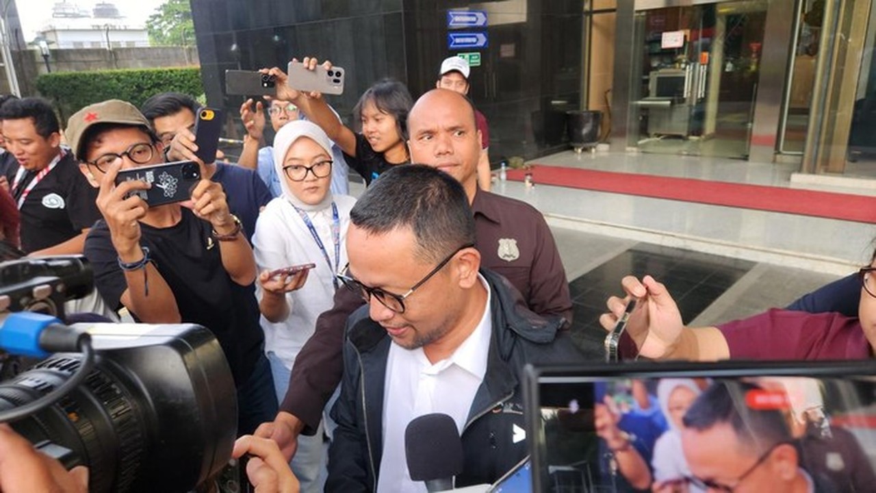 Kasus Kuota Haji: Gus Alex Tiga Kata Usai Diperiksa KPK, ‘Ke Penyidik Aja’