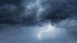 Angin Kencang Terjang Jakarta Utara, Atap Rumah dan Sekolah Porak-Poranda