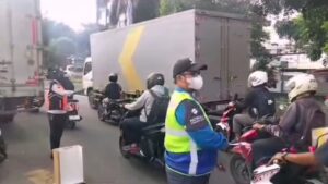 Truk Patah Baut Sebabkan Kemacetan Parah di Jalan Daan Mogot Arah Kalideres