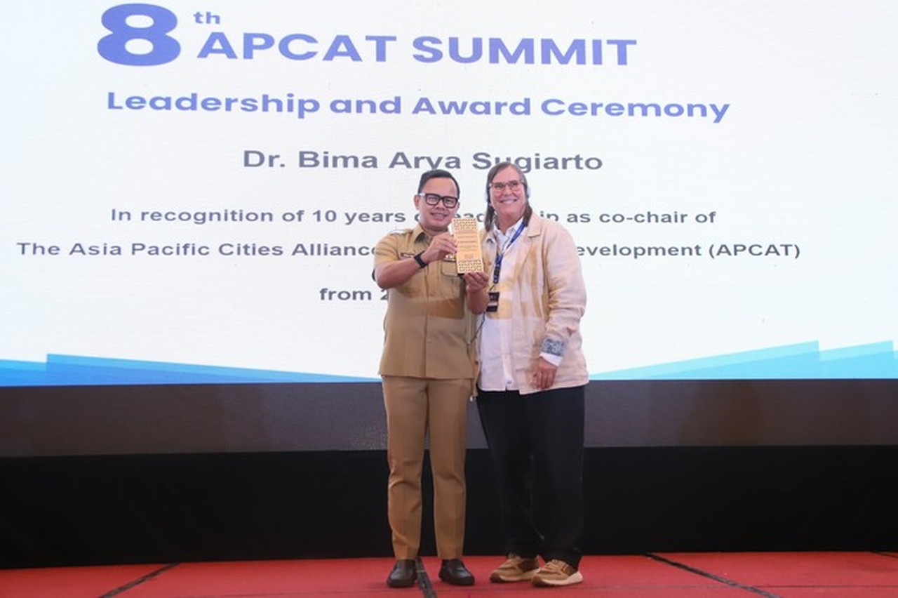 Bima Arya Dianugerahi Penghargaan APCAT Atas Kontribusi Pengendalian Tembakau di Asia Pasifik