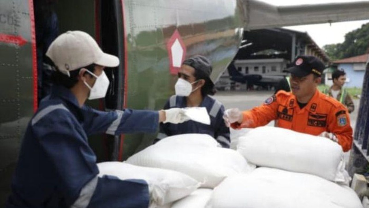 BPBD DKI Tabur 1,6 Ton Garam di Langit Tangsel untuk Cegah Cuaca Ekstrem