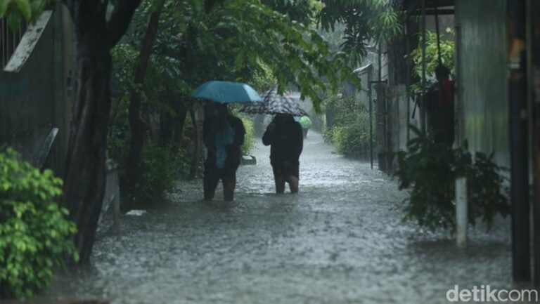 BPBD Bekasi Minta Operasi Modifikasi Cuaca Lanjut Antisipasi Hujan Ekstrem BPBD Bekasi Minta Operasi Modifikasi Cuaca Lanjut Antisipasi Hujan Ekstrem