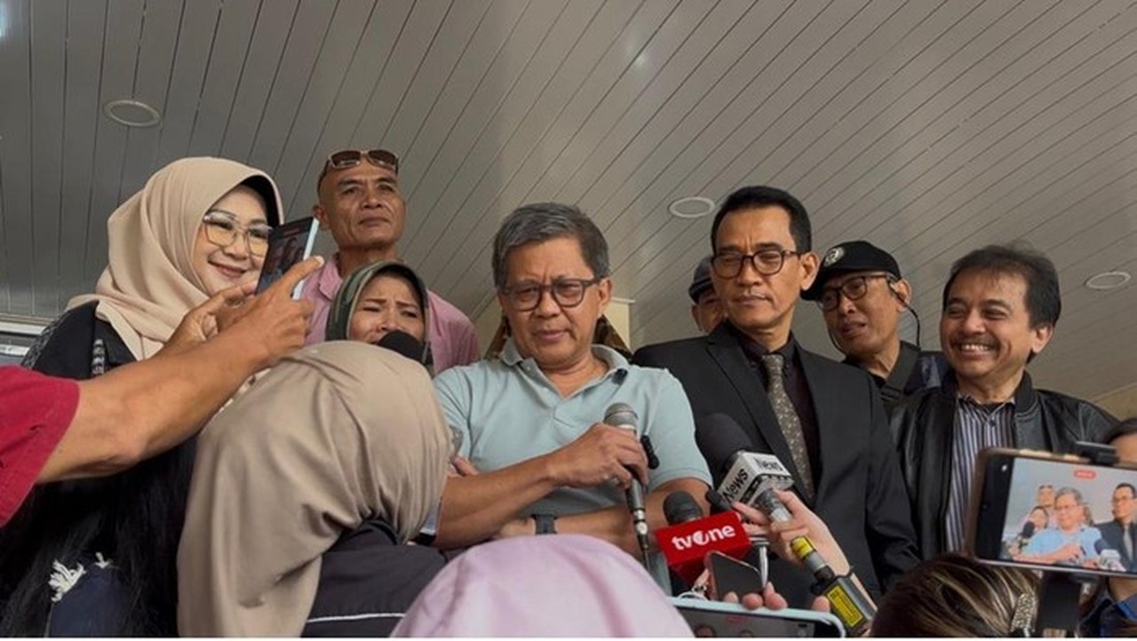 Rocky Gerung Jadi Saksi Kasus Ijazah Palsu Jokowi, Sebut Pertanyaan Warga Negara Harus Dijawab Rocky Gerung Jadi Saksi Kasus Ijazah Palsu Jokowi, Sebut Pertanyaan Warga Negara Harus Dijawab