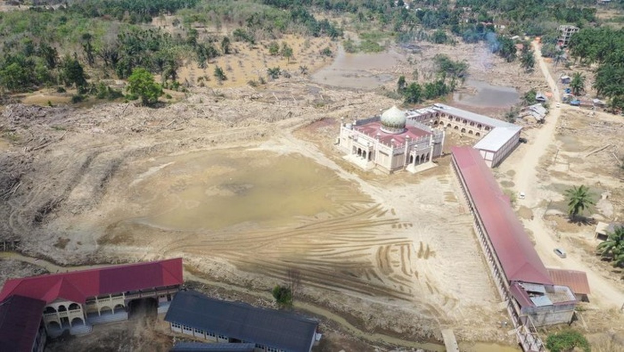 Kondisi Pondok Pesantren Darul Mukhlishin Di Desa Tanjung Karang, Karang Baru, Kabupaten Aceh Tamiang, Aceh, Sabtu (24/1). (foto: Antara Foto/nova Wahyudi)