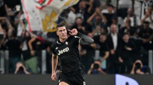 Barcelona Bidik Julian Alvarez dan Dusan Vlahovic sebagai Suksesor Lewandowski