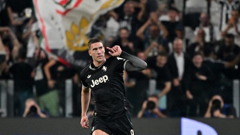 Barcelona Bidik Julian Alvarez dan Dusan Vlahovic sebagai Suksesor Lewandowski