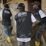 70 Relawan BRI Peduli Bersih-bersih Sekolah di Aceh Tamiang Pascabencana