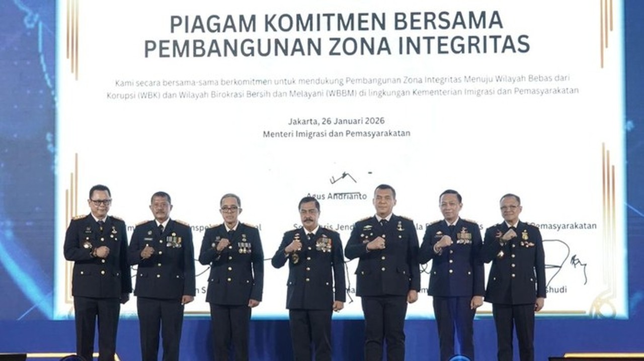 Menteri Imigrasi Agus Andrianto: Pelayanan Harus Solutif di Hari Bakti ke-76 Imigrasi Menteri Imigrasi Agus Andrianto: Pelayanan Harus Solutif di Hari Bakti ke-76 Imigrasi