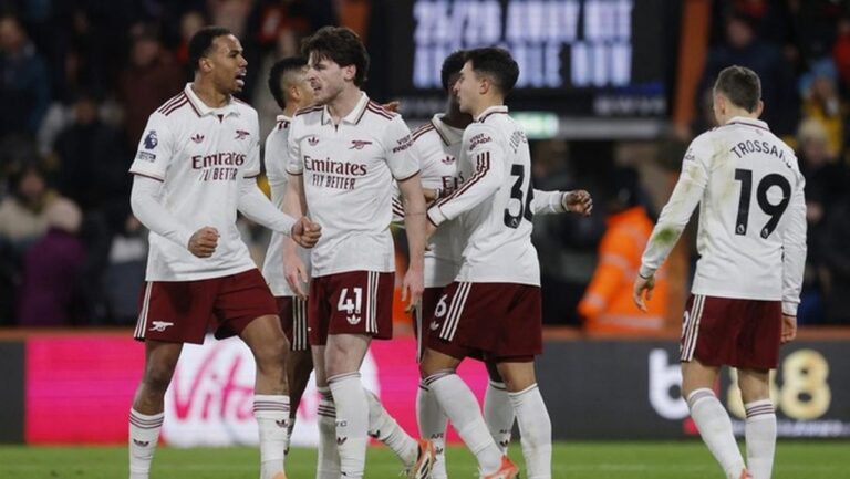 Arsenal Terancam Manchester City, Gary Neville Ingatkan Potensi Pep Guardiola