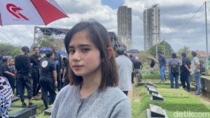 Tissa Biani Berduka: Lucky Widja Anggap Dirinya Keponakan Sejak Duet Lagu ‘Cinta Tak Bersyarat’