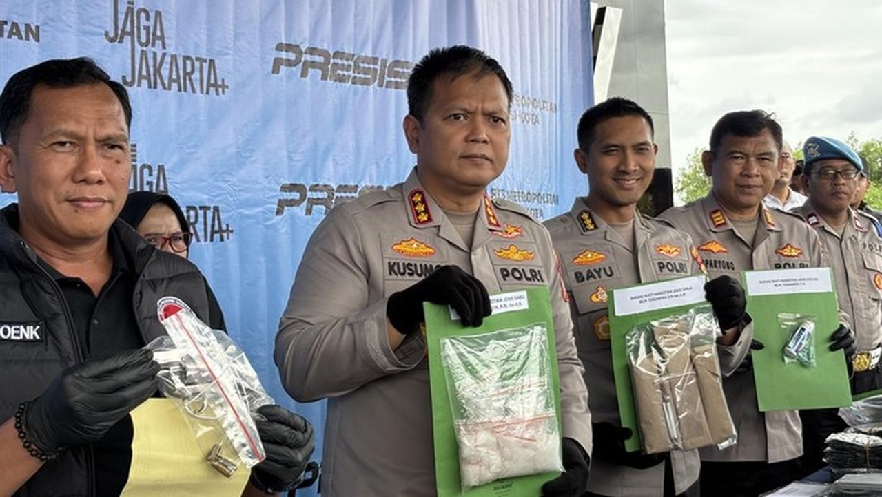 Polisi Bekasi Ungkap Jaringan Narkoba, Sita Ratusan Gram Sabu hingga Senjata Rakitan
