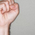 Aksi Arogan Pengendara Motor Merokok Sambil Bawa Bayi di Palmerah Berujung Pukulan