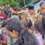 Kapolres Serang Tinjau Banjir Binuang, Beri Bantuan dan Trauma Healing untuk Warga