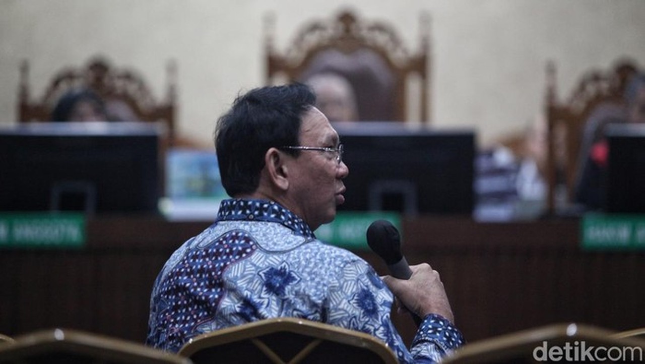 Ahok Berseloroh Pernah Dipenjara Saat Jadi Saksi Kasus Korupsi Minyak Pertamina Ahok Berseloroh Pernah Dipenjara Saat Jadi Saksi Kasus Korupsi Minyak Pertamina