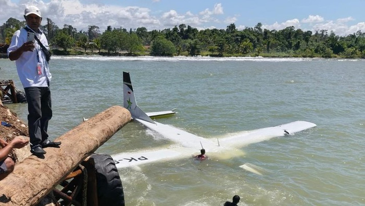 Pesawat Smart Air Jatuh di Pantai Nabire, ELT Aktif Jadi Deteksi Awal