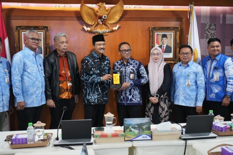 Mensos Ajak Kadinsos Kalsel Awasi Ketat Penyaluran Bansos untuk Tepat Sasaran