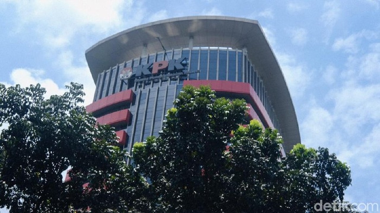 KPK Dalami Aliran Uang Suap Bupati Bekasi Nonaktif ke Mantan Anggota DPRD Jejen Suyuti KPK Dalami Aliran Uang Suap Bupati Bekasi Nonaktif ke Mantan Anggota DPRD Jejen Suyuti