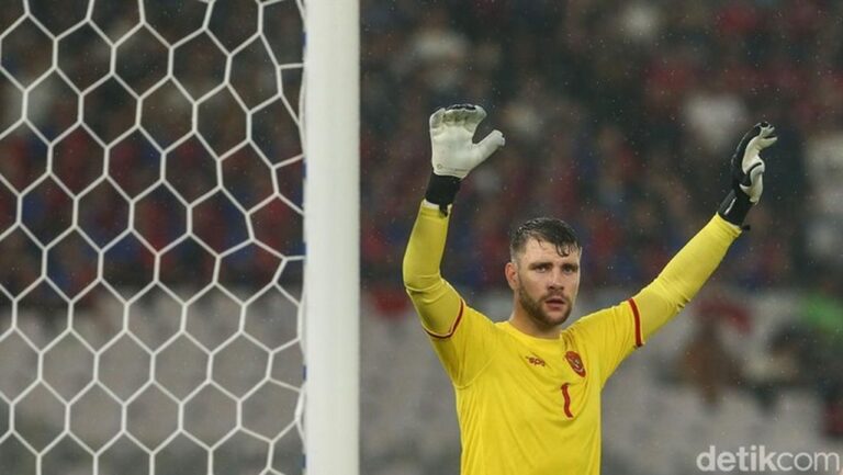 Maarten Paes Resmi Gabung Ajax Amsterdam, Pupus Harapan Persib Bandung