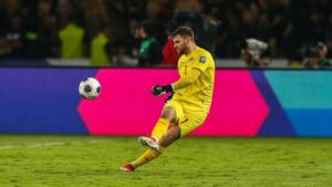 Maarten Paes Berpeluang Langsung Jadi Kiper Utama Ajax Amsterdam Musim Dingin Ini