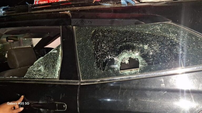 Aksi Brutal 7 Pemuda di Luwu: Mobil Dilempari Batu, Istri dan Anak Korban Disiram Air Kopi Panas Aksi Brutal 7 Pemuda di Luwu: Mobil Dilempari Batu, Istri dan Anak Korban Disiram Air Kopi Panas