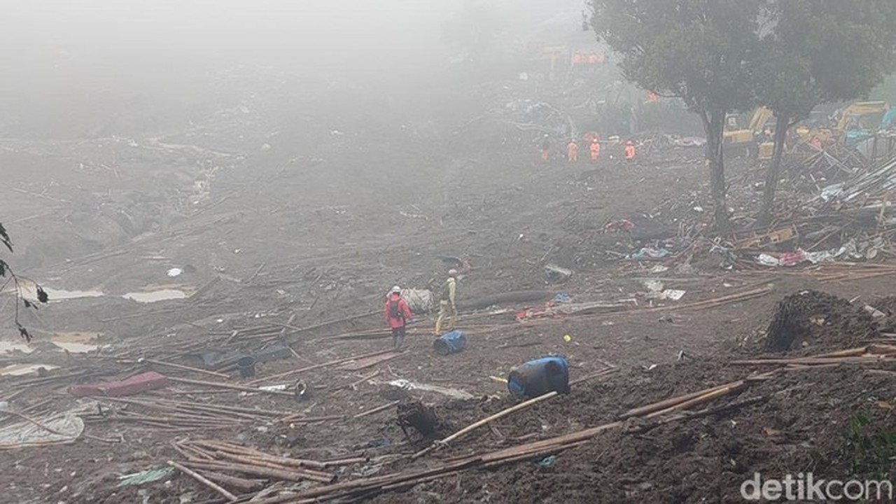 Longsor Cisarua: Tim SAR Lanjutkan Pencarian Korban di Tengah Kabut Tebal