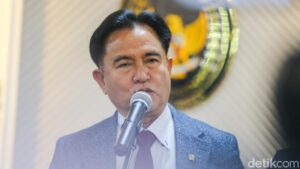 Pemerintah Godok Aturan Polisi Isi Jabatan Sipil, Menko Yusril: Masih Berproses