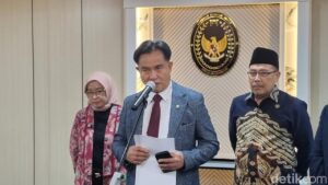 Menko Yusril Teken Pakta Integritas, Ingatkan ASN untuk Bekerja Sungguh-sungguh di 2026