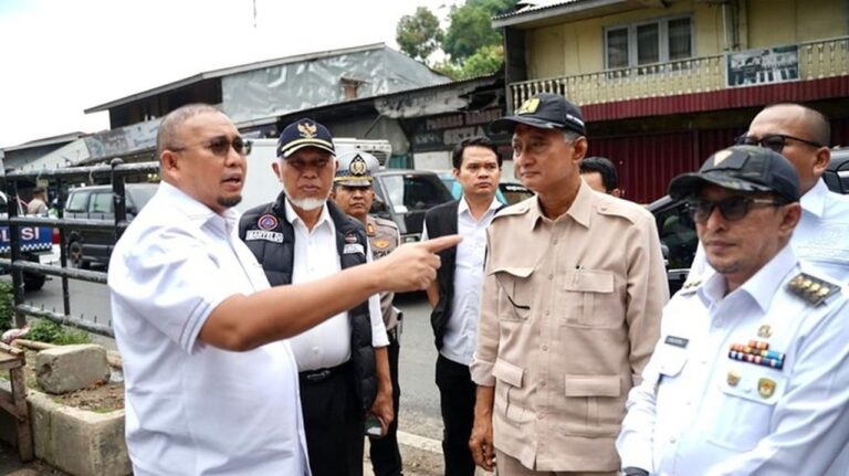 Andre Rosiade dan Menteri PU Tinjau Pasar Koto Baru, Cari Solusi Kemacetan Menahun