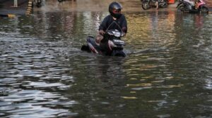 Banjir Jakarta: 18 RT Terendam, Ketinggian Air di Jakarta Timur Mencapai 150 Cm