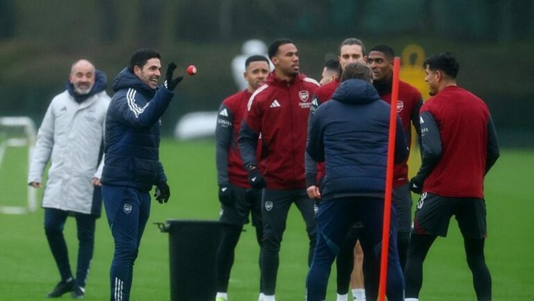 Usai Kalah dari MU, Mikel Arteta Kumpulkan Pemain Arsenal untuk Redam Gejolak
