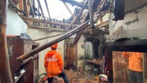 Angin Kencang dan Hujan Deras Porak-porandakan Rumah Warga di Cibinong, Bogor