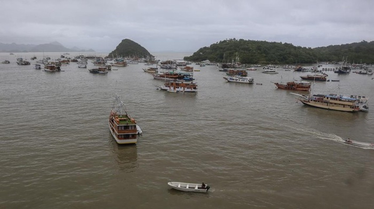 Cuaca Buruk, Pelayaran Kapal Wisata Labuan Bajo Diperpanjang Hingga 1 Februari 2026 Cuaca Buruk, Pelayaran Kapal Wisata Labuan Bajo Diperpanjang Hingga 1 Februari 2026
