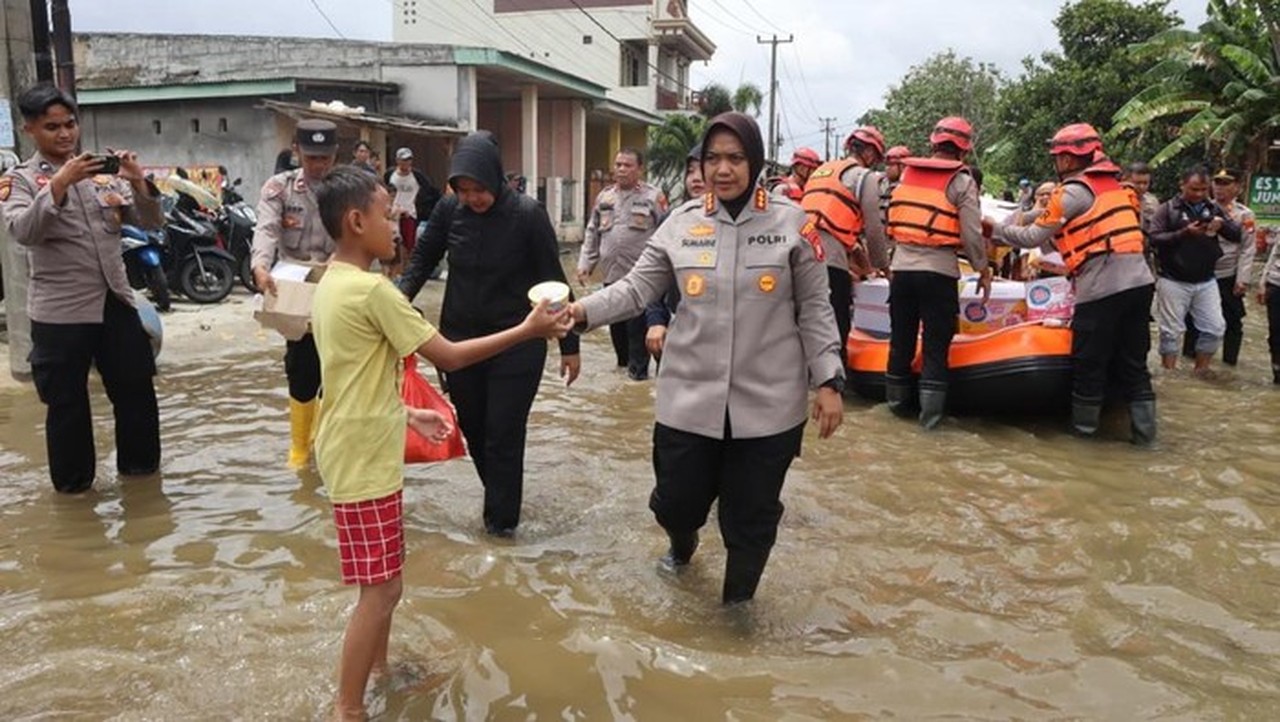 Banjir Bekasi Meluas, Air Capai 70 Cm Rendam Ribuan Rumah dan Sawah