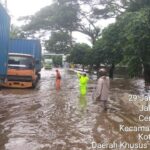 Jalan Daan Mogot Terendam Banjir 60 Cm, Kendaraan Roda Dua Terpaksa Berhenti